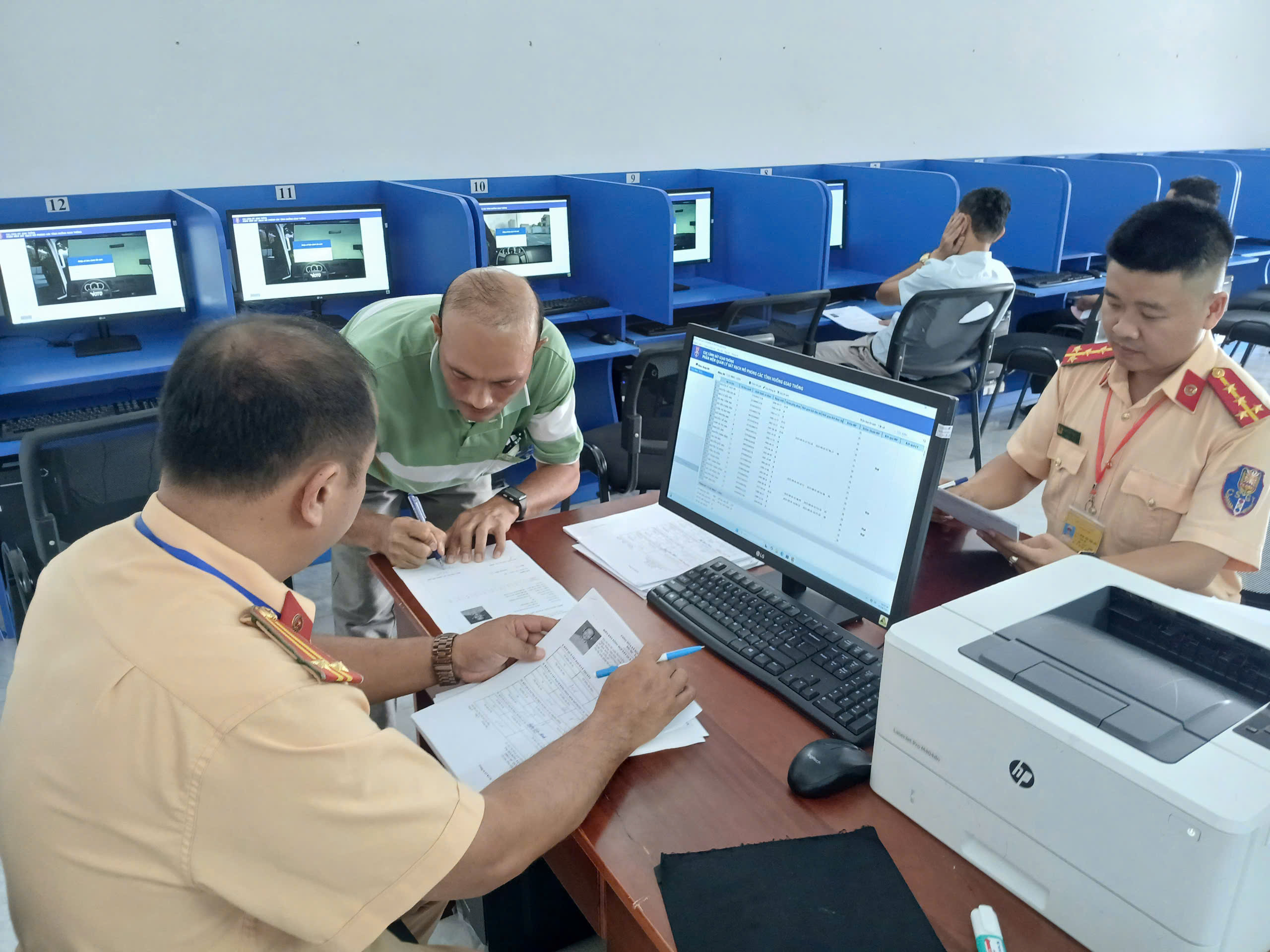 Trung tâm dạy lái xe ô tô Thủ Dầu Một uy tín Trung tâm dạy lái xe ô tô Thủ Dầu Một uy tín
