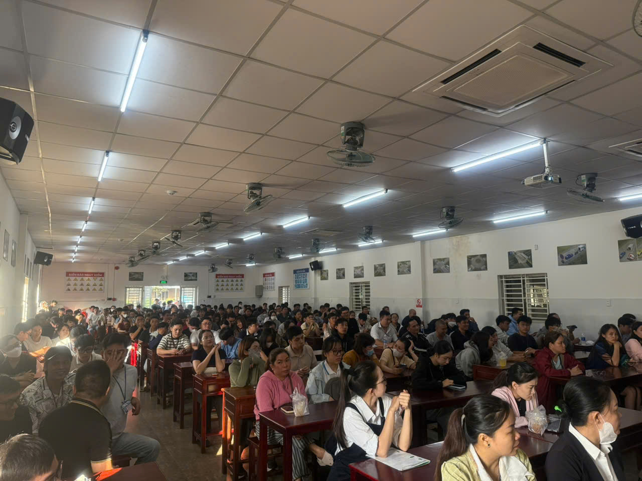 Học lái xe B2 số sàn, C1 tại Thuận An