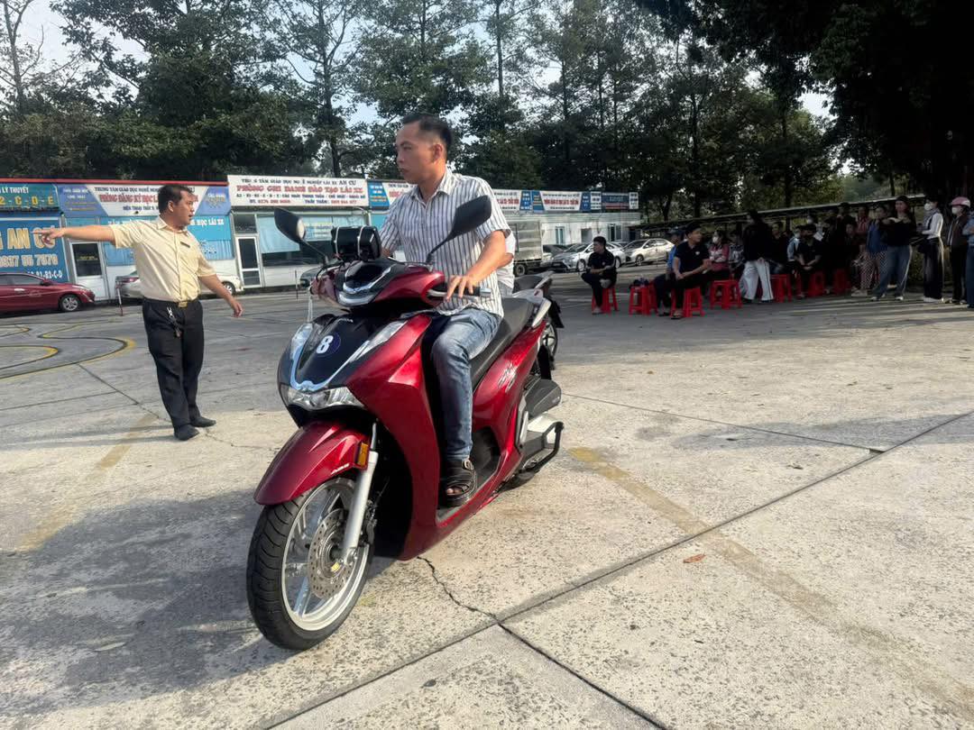 Học phí 5 khóa xe máy xe mô tô B1 tự động B2 sàn C1 Bàu Bàng
